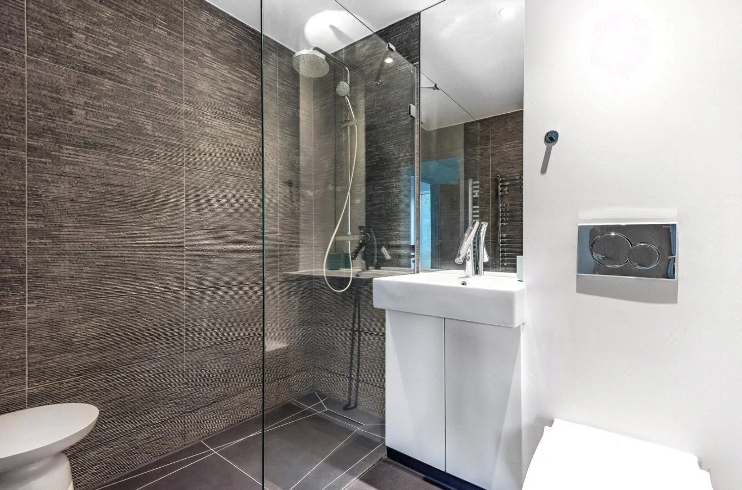 Woburn Road, Heath and Reach, LU7 photo 9