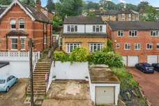 Croydon Road, Caterham, CR3 photo 1