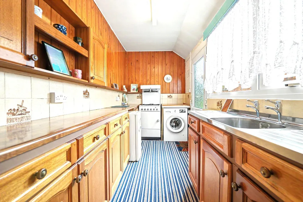 Property carousel item 4