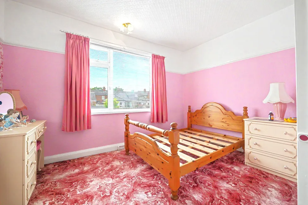 Property carousel item 6