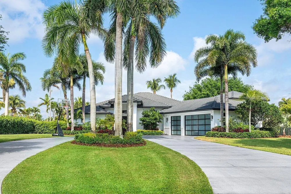 8331 Sawpine Rd, Delray Beach, FL 33446