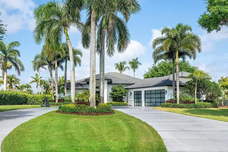 8331 Sawpine Rd, Delray Beach, FL 33446