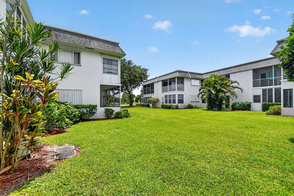 3240 Lake Osborne Dr, Lake Worth Beach, FL 33461