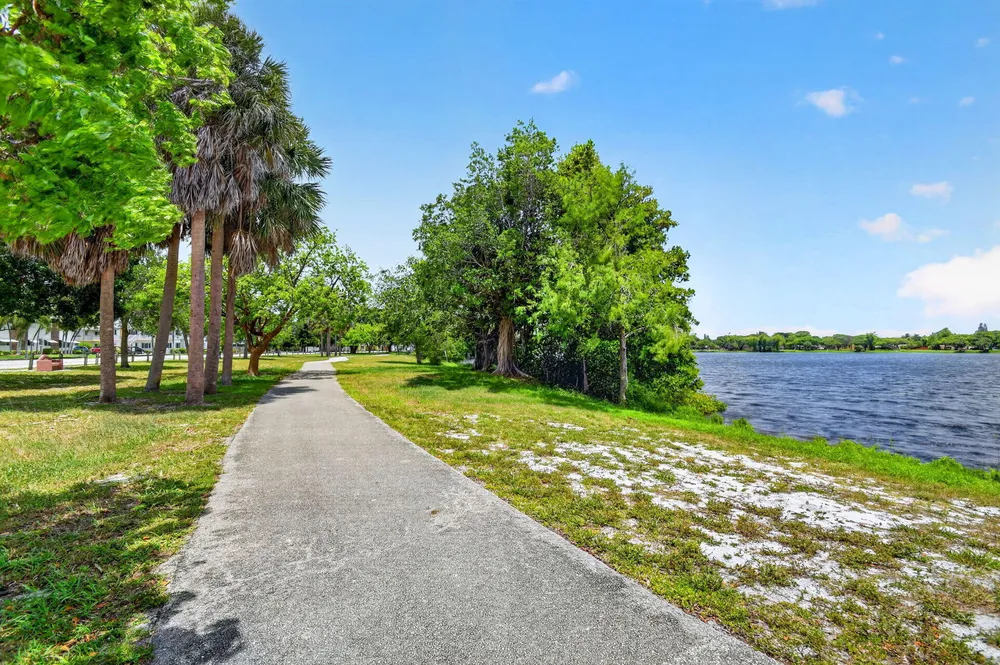 3240 Lake Osborne Dr, Lake Worth Beach, FL 33461