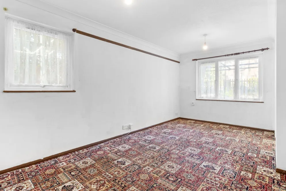 Property carousel item 11
