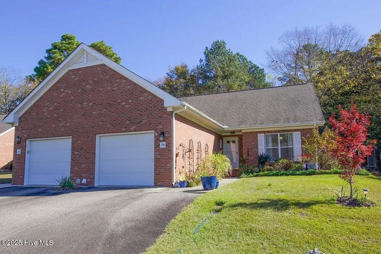 320 Hiscott Ln, Pinehurst, NC 28374
