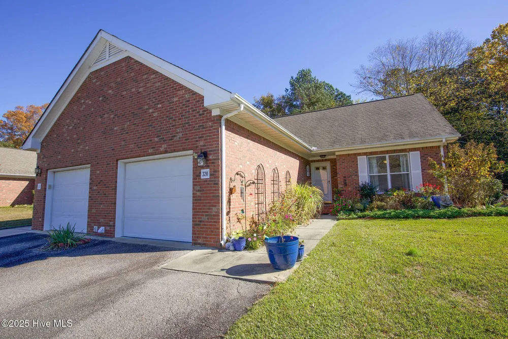 320 Hiscott Ln, Pinehurst, NC 28374