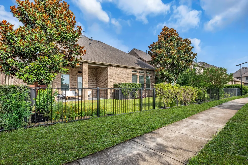 2105 Westbourne Park Dr, Houston, TX 77077