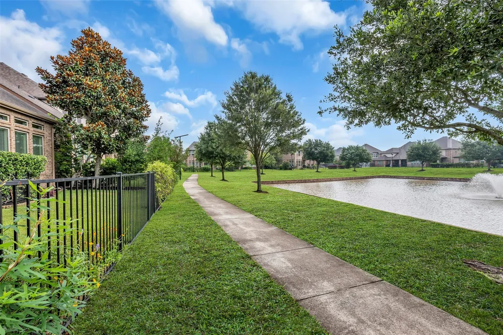 2105 Westbourne Park Dr, Houston, TX 77077