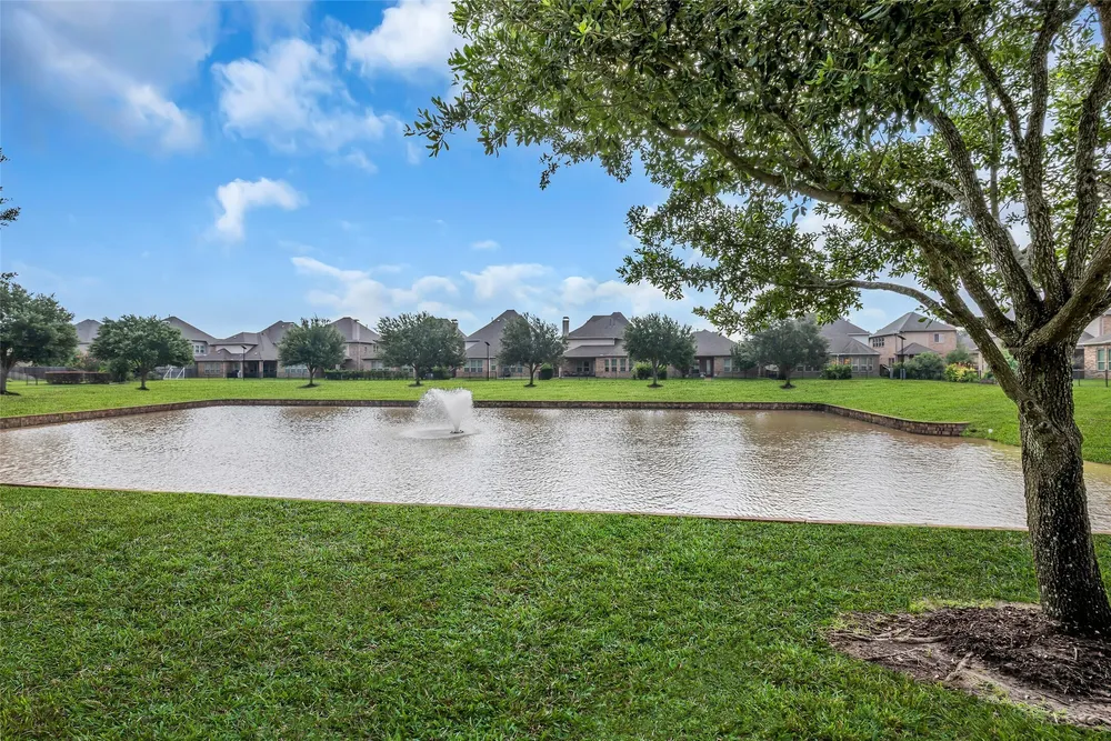 2105 Westbourne Park Dr, Houston, TX 77077