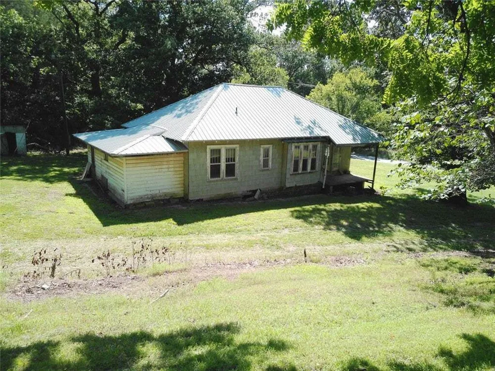 1029 Bear Hollow Rd, Pineville, MO 64856