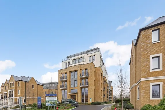 Pinewood Gardens Teddington TW11