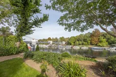 Pinewood Gardens Teddington TW11 photo 8