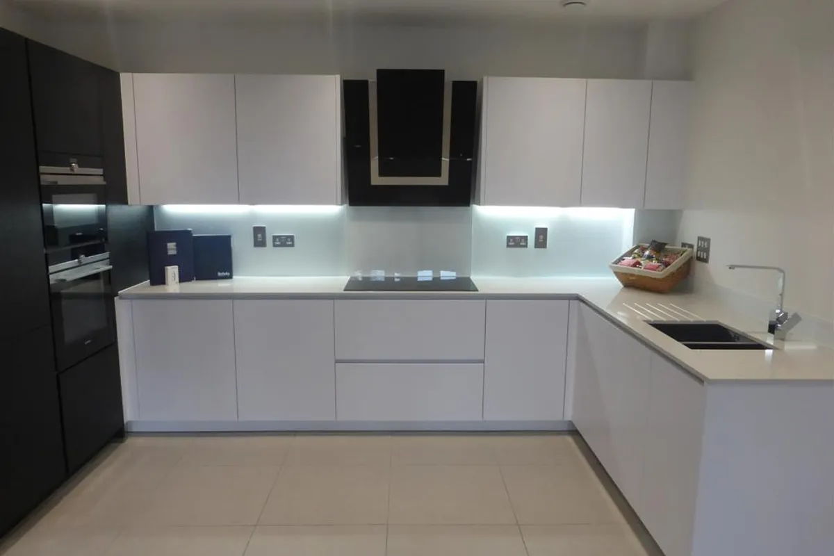 931 High Road, North Finchley, London