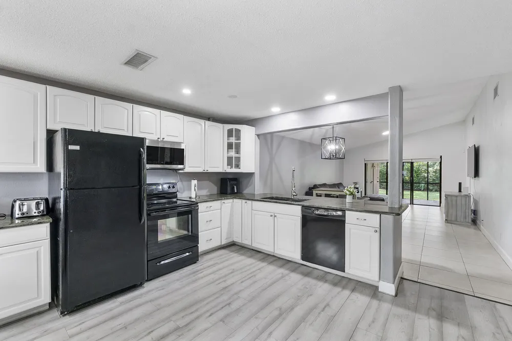 4149 Palm Forest Dr S, Delray Beach, FL 33445