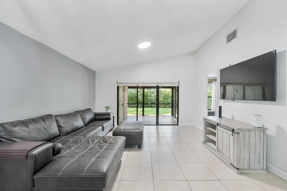 4149 Palm Forest Dr S, Delray Beach, FL 33445