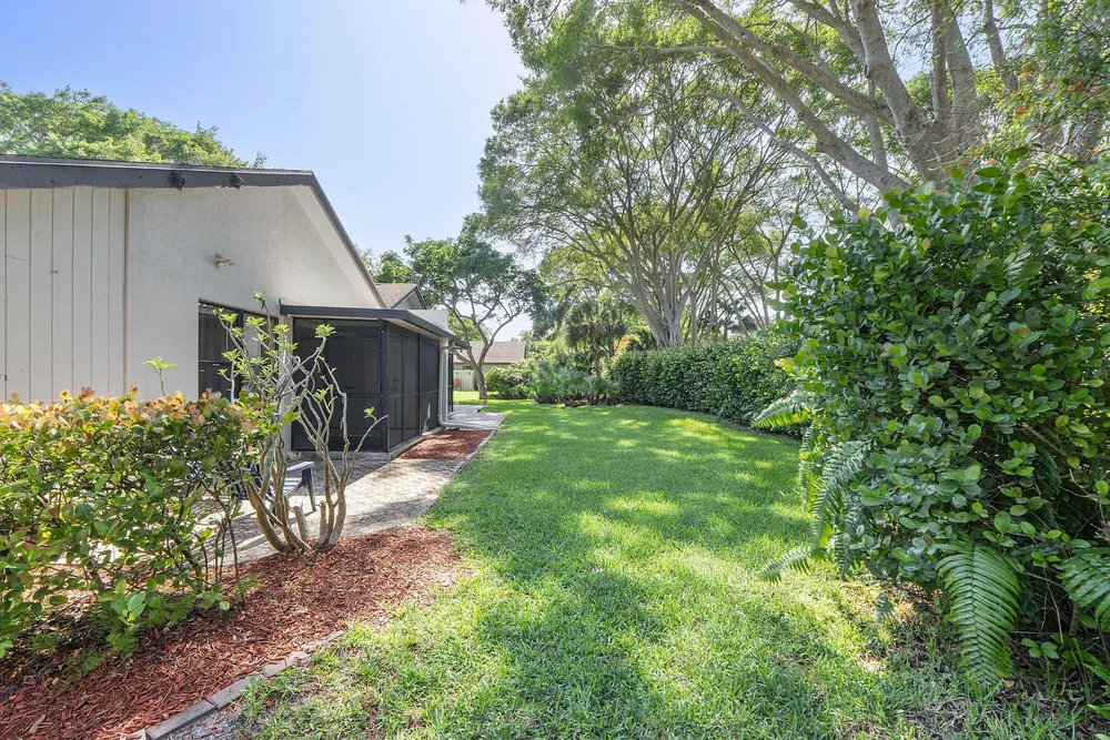 4149 Palm Forest Dr S, Delray Beach, FL 33445