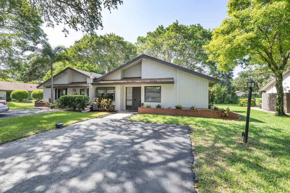 4149 Palm Forest Dr S, Delray Beach, FL 33445