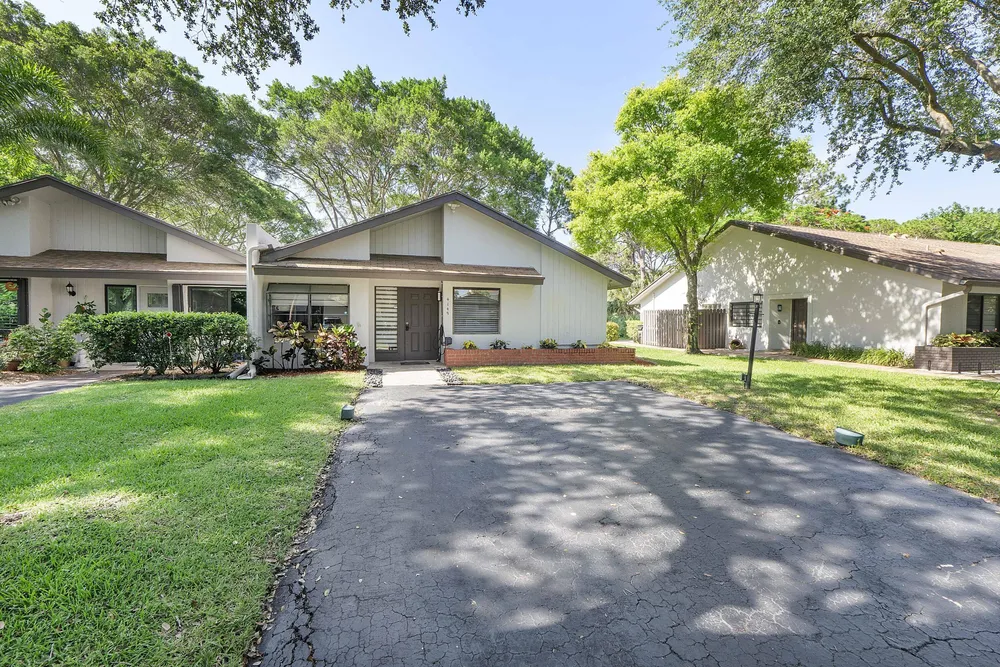 4149 Palm Forest Dr S, Delray Beach, FL 33445