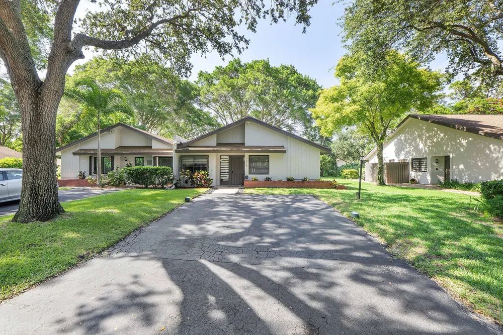 4149 Palm Forest Dr S, Delray Beach, FL 33445