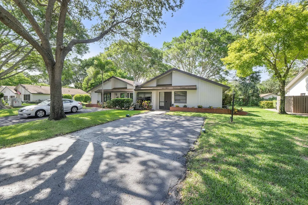 4149 Palm Forest Dr S, Delray Beach, FL 33445