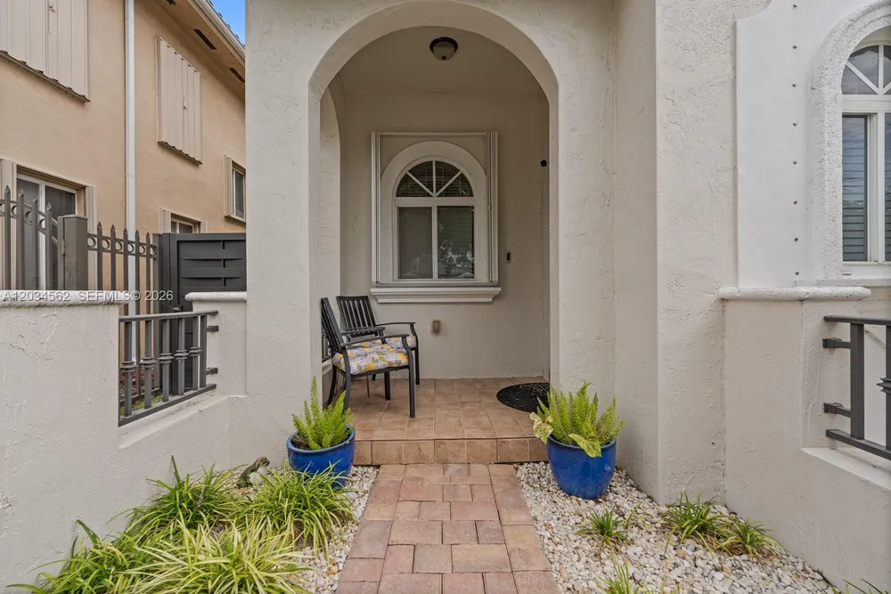15651 SW 14th St, Miami, FL 33194