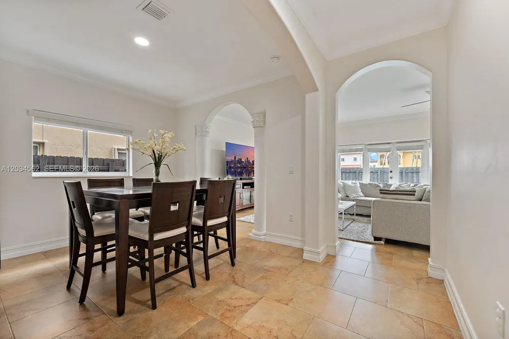 15651 SW 14th St, Miami, FL 33194