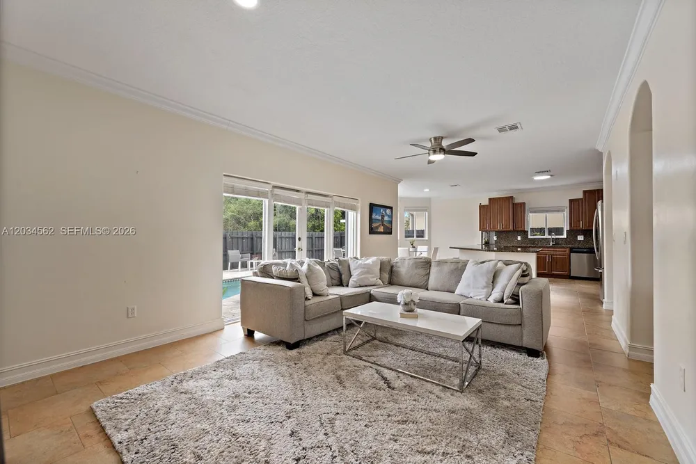 15651 SW 14th St, Miami, FL 33194