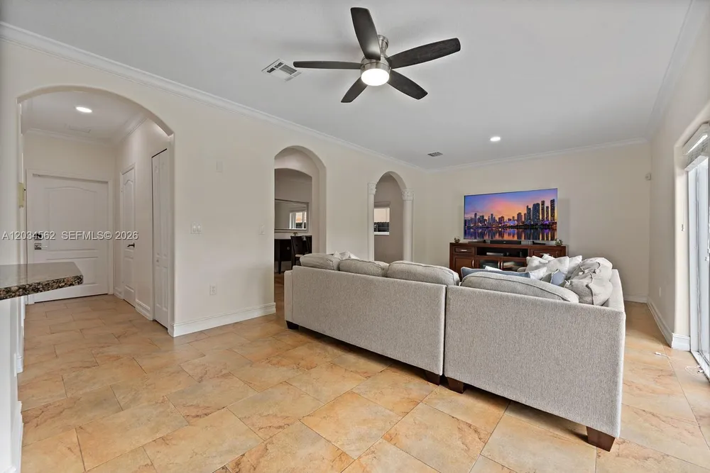 15651 SW 14th St, Miami, FL 33194
