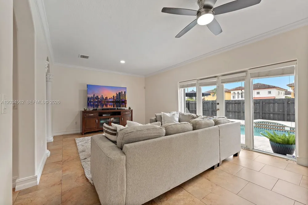 15651 SW 14th St, Miami, FL 33194