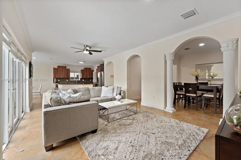 15651 SW 14th St, Miami, FL 33194