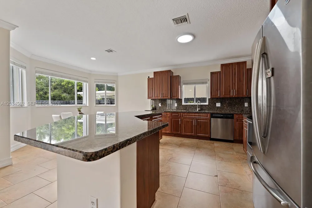 15651 SW 14th St, Miami, FL 33194