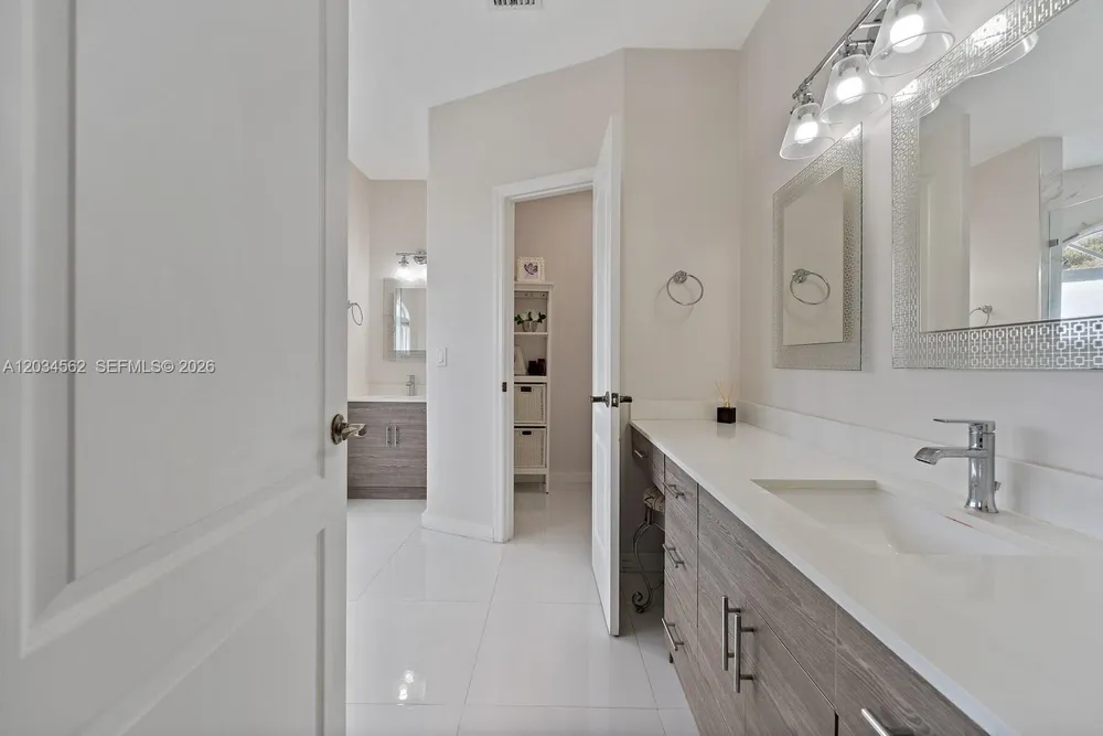 15651 SW 14th St, Miami, FL 33194