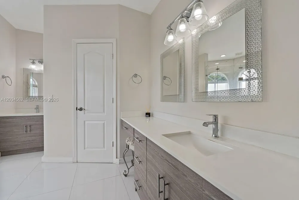 15651 SW 14th St, Miami, FL 33194
