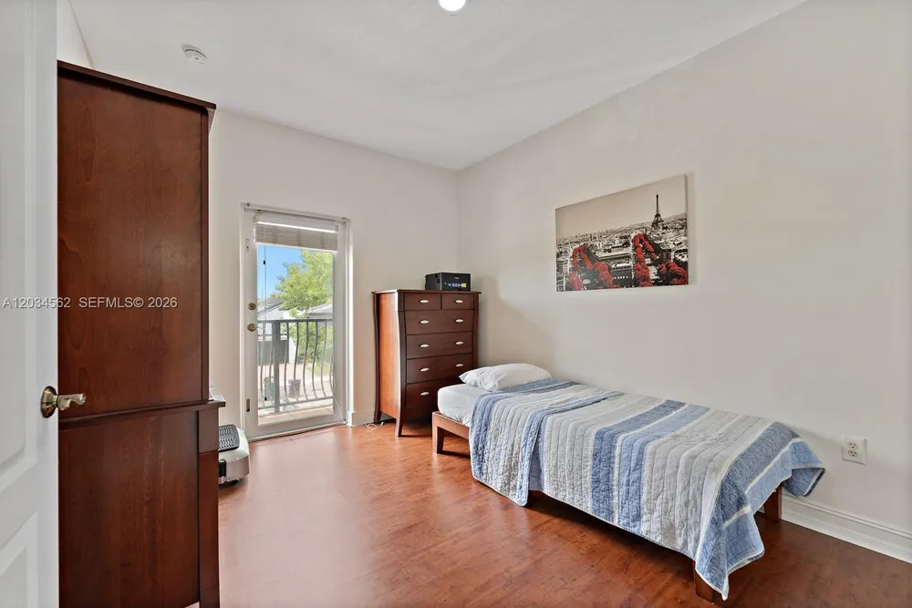 15651 SW 14th St, Miami, FL 33194
