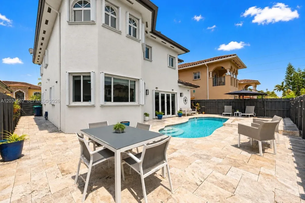 15651 SW 14th St, Miami, FL 33194