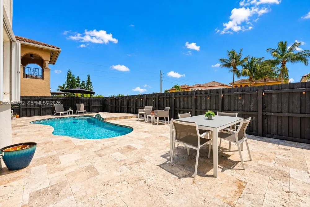15651 SW 14th St, Miami, FL 33194