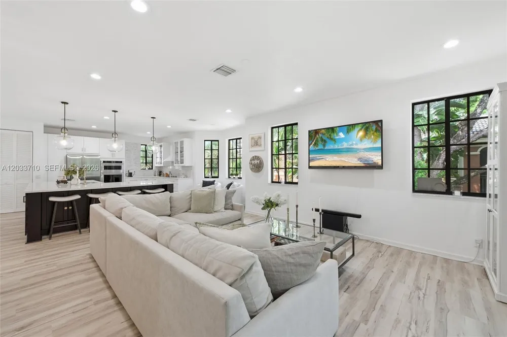 2794 Kinsington Cir, Weston, FL 33332