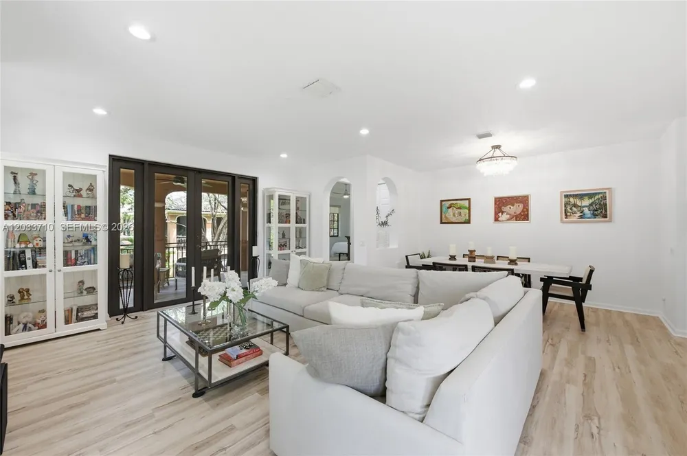 2794 Kinsington Cir, Weston, FL 33332