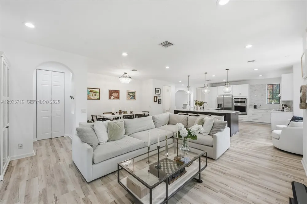 2794 Kinsington Cir, Weston, FL 33332