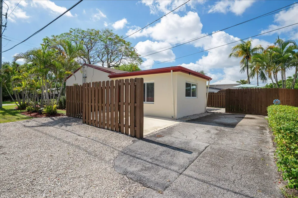 1645 NE 16th Ave, Fort Lauderdale, FL 33305