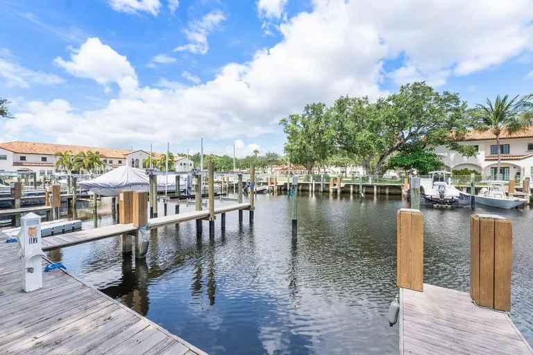 2932 Hidden Harbour Ct, Dania Beach, FL 33312