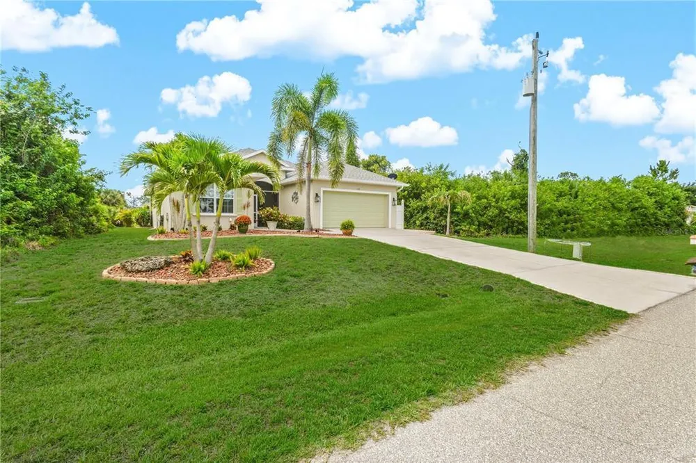 117 Beau Rivage Dr, Rotonda, FL 33947