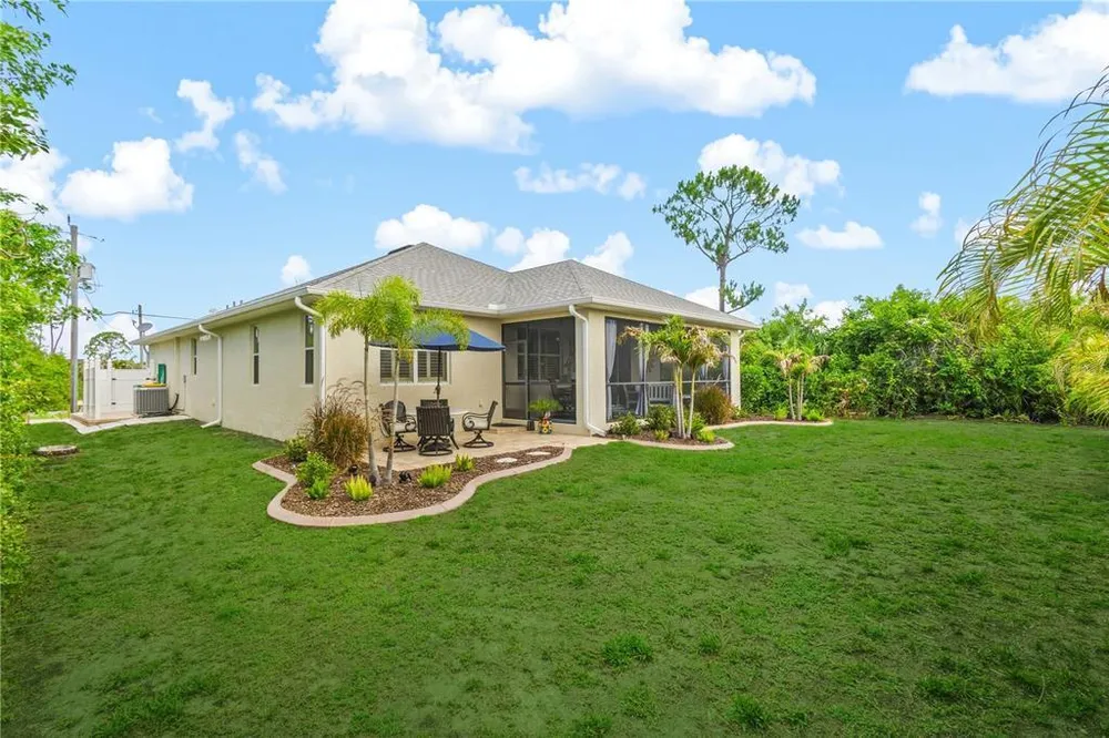 117 Beau Rivage Dr, Rotonda, FL 33947