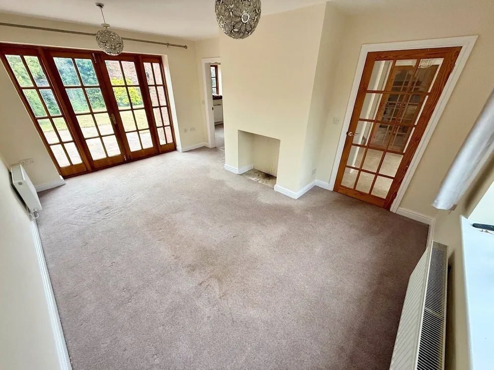 Property carousel item 4