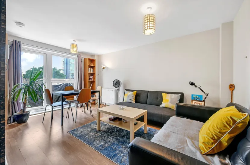 Oakleigh Court, N1