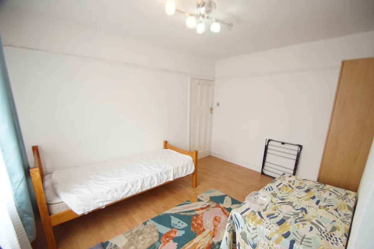 Eastleigh Close, London, NW2