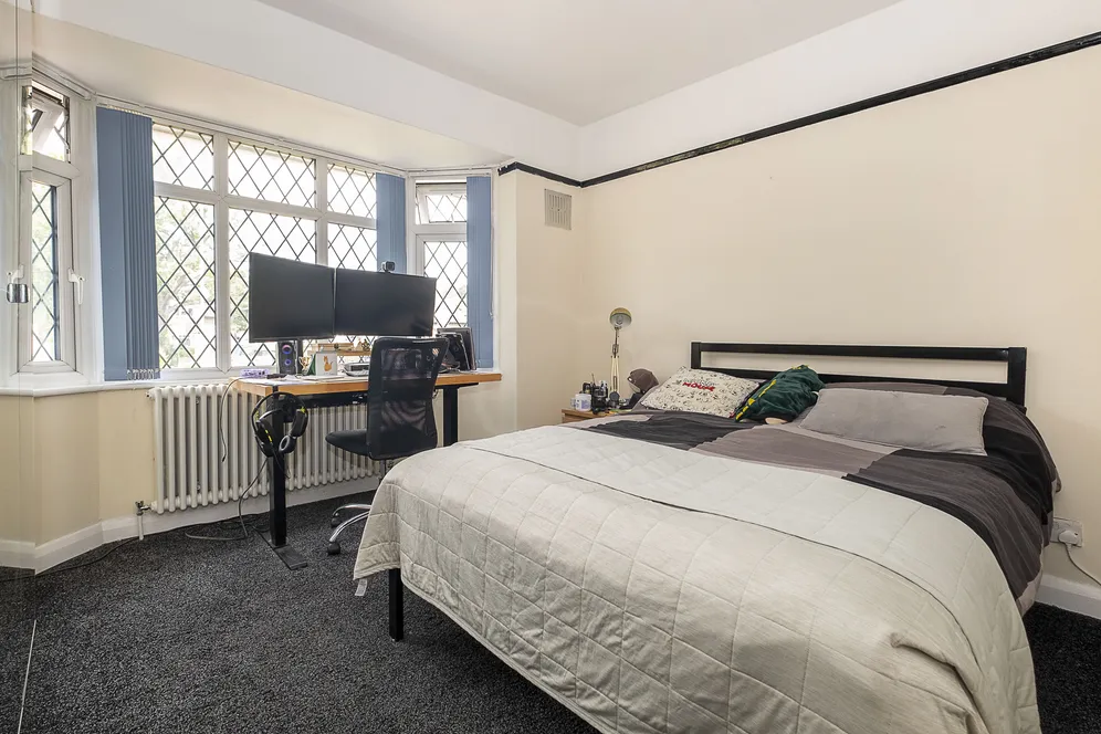 Robin Hood Way, London, SW15 photo 2