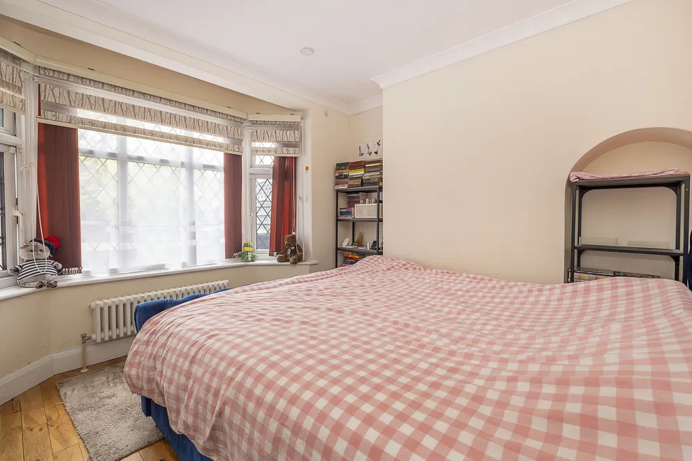 Robin Hood Way, London, SW15 photo 5