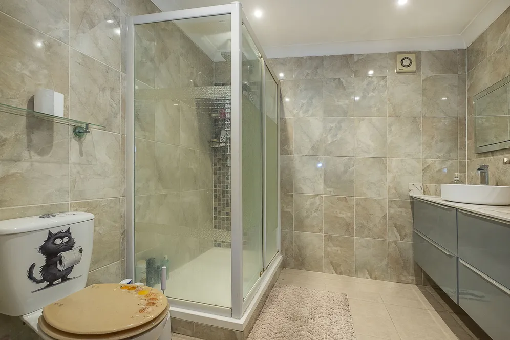 Robin Hood Way, London, SW15 photo 6